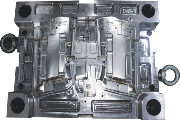 汽車內飾件塑膠模具.jpg 汽車內飾件塑膠模具.jpg